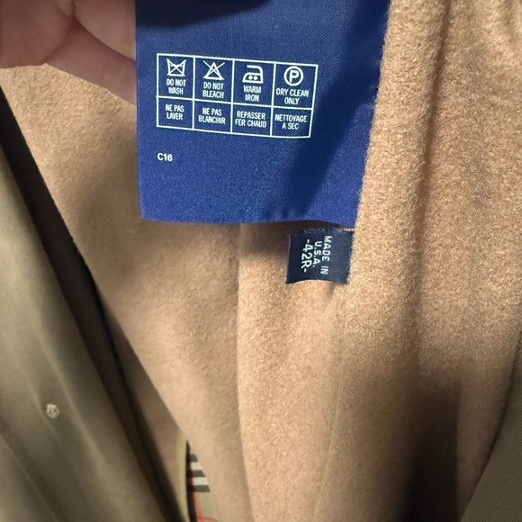 Men's Burberry Tan Trench Coat in Wool - Picture 7 of 9